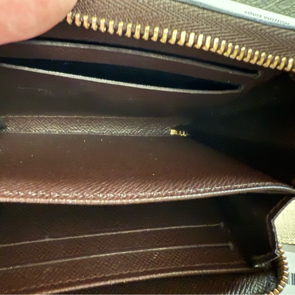 Louis Vuitton Zippy Coin Purse in Damier Ebene - Picture 11 of 13